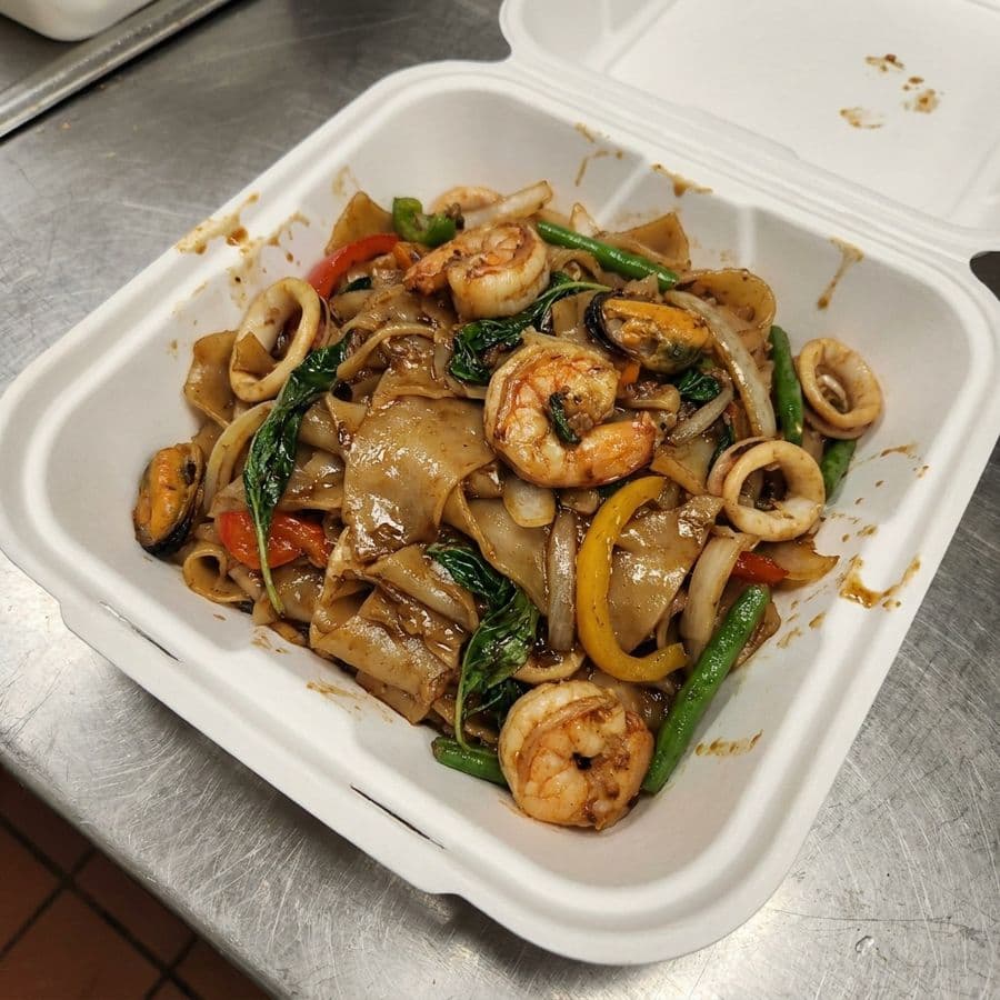 Seafood Pad Kee Mao
