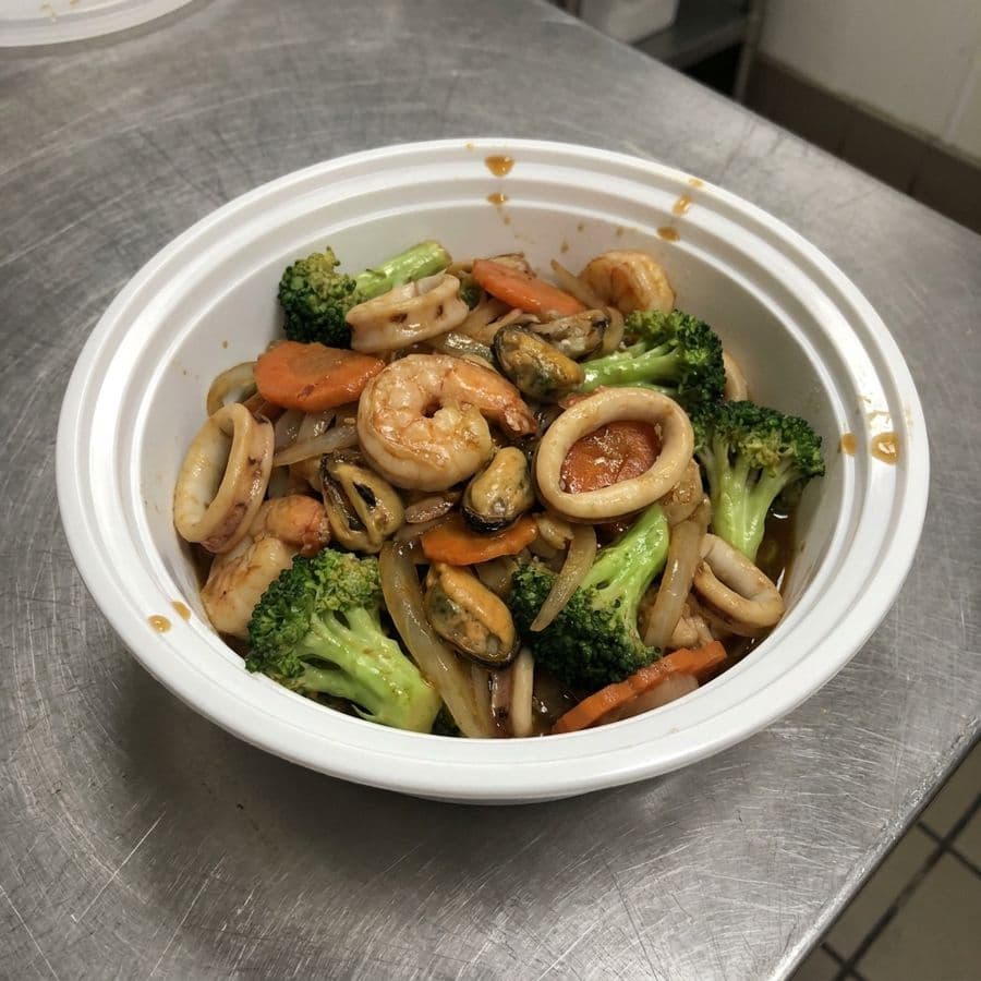 Stir Fried Seafood with Broccoli